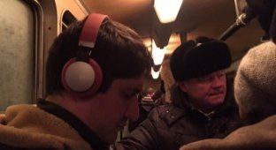Мэр Саратова Михаил Исаев отправился на работу на трамвае (2 фото)