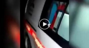 Отец больного малыша снял на видео приехавшую к нему на вызов пьяную бригаду скорой помощи