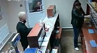 В Кемеровской области вооруженный автоматом преступник украл бутылку пива 