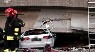 Под весом фуры рухнул мост в Италии