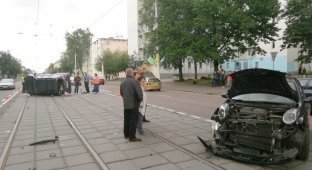 Техничная подсечка: в Витебске столкнулись Micra и Terrano (2 фото + 1 видео)