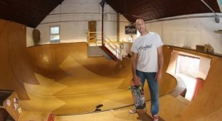 Мужчина продает дом с огромным крытым скейт-парком (12 фото)