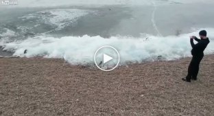 Ледяная волна Байкала