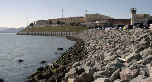 Сан-Квентин — знаменитая тюрьма в США (22 фото)