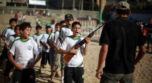 Открылись детские лагеря ХАМАСа (10 фото)