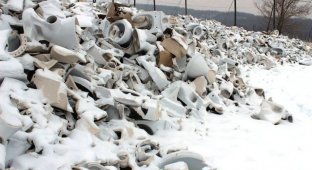 В Чувашии не успели убрать «кладбище унитазов» (4 фото)