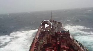 Корабль в шторм