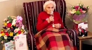 105-летняя бабушка объяснила своё долголетие отсутствием секса (3 фото)