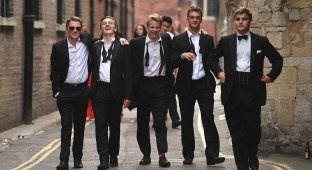 Как гуляют выпускной студенты Кембриджа (23 фото)