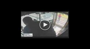 Водитель автобуса спас девушку от самоубийства
