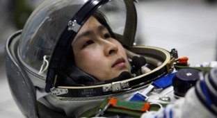 Первая китайская женщина-астронавт (12 фото)