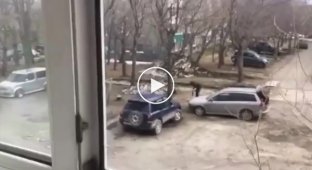 Россиянин отомстил бывшей возлюбленной, спалив средь бела дня ее машину