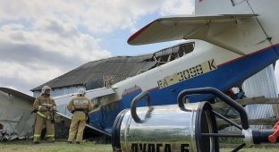 В Чечне легкомоторный самолет врезался в жилой дом