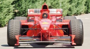 На аукционе продадут болид Формулы-1 Михаэля Шумахера (10 фото + видео)
