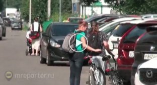 Наглые велосипедисты пытаются скрыться с места ДТП