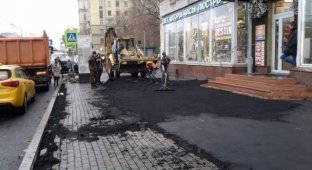 Эффективный менеджмент по-московски: плитка - асфальт - плитка (5 фото)