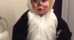 Ребенок в костюме Панды