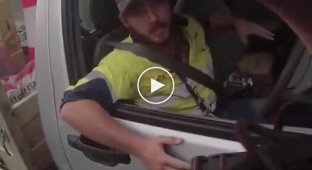 Австралийский водитель превысил скорость, но когда полицейские остановили, то поняли его боль