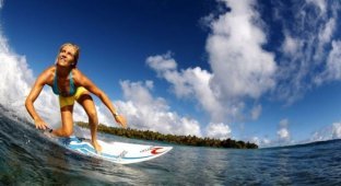Девушки и сёрфинг (12 фото)