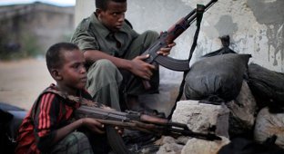Сомалийские дети-солдаты (23 фото)