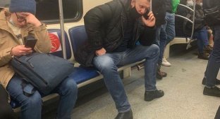 Пользователи Сети обсуждают пассажира в метро (11 фото)