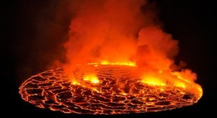 Кратер вулкана Ньирагонго – путешествие к центру Земли (28 фото)