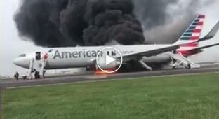 Во время вылета из аэропорта Чикаго, загорелся Boeing 767