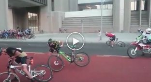 Причину отмены велогонки Cape Town Cycle Tour 2017 смотрите на видео