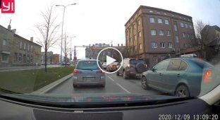 Как водители пропускают карету скорой в Таллине