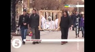 Студенты устроили акцию в Иван-Франковске (майдан)