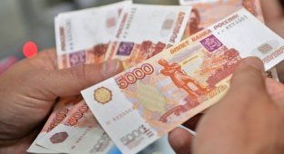 На Ямале школьник отнёс в полицию 300 тысяч, по ошибке выданные банкоматом (2 фото)