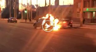 В Екатеринбурге парень сжег свою машину из-за бабы