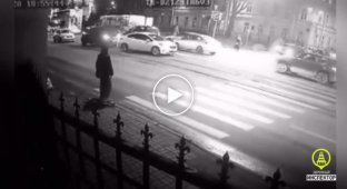 Троллейбус сбил девушку в Петербурге
