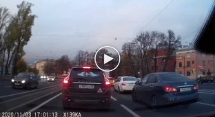 Авария в Санкт-Петербурге из-за невнимательности водителя (мат)