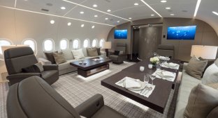 Пятизвездочный отель в облаках: загляните внутрь самого роскошного частного самолета в мире (15 фото + 1 видео)