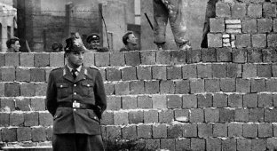 20 лет падению Берлинской стены (73 фотографии)