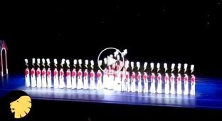 Танец щелкунчиков от The Rockettes