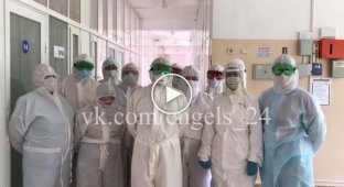 Видеообращение медсестер и санитаров ГАУЗ Энгельсская городская больница 2, работающими с больным