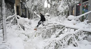 Из Испании сообщают: число уже найденных погибших из-за сильной бури увеличилось до четырёх человек (1 фото + 4 видео)