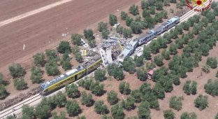 В Италии столкнулись два пассажирских поезда (8 фото + видео)