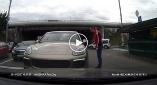 В Киеве принципиальный парень поставил на место наглого водителя на Porsche Cayenne
