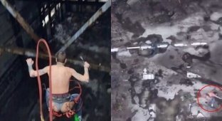 Питерский экстремал прыгнул с моста, зацепившись крюками за ягодицы (8 фото + 1 видео)