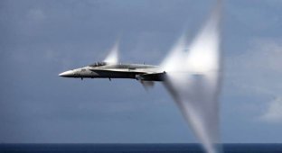 Снимки самолетов, преодолевающих скорость звука (31 фото)