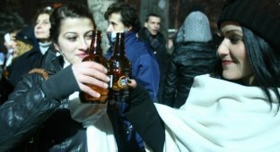 Алкогольный флешмоб в турецкой столице (9 фото)
