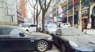 Противостояние китайских автомобилистов, которое длится вот уже больше года (6 фото)