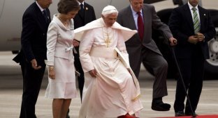Папа Римский прибыл в Испанию (28 фото)