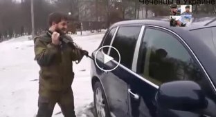 Кадыровцы увозят Porsche Cayenne из Донецка