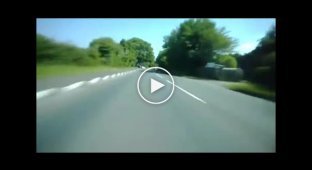 Видео с камеры на шлеме мотоциклиста, от которого становится не по себе