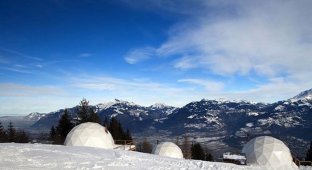 Иглу в швейцарских Альпах (10 фото)