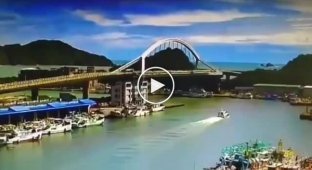 Эпичное обрушение моста в Тайване попало на видео